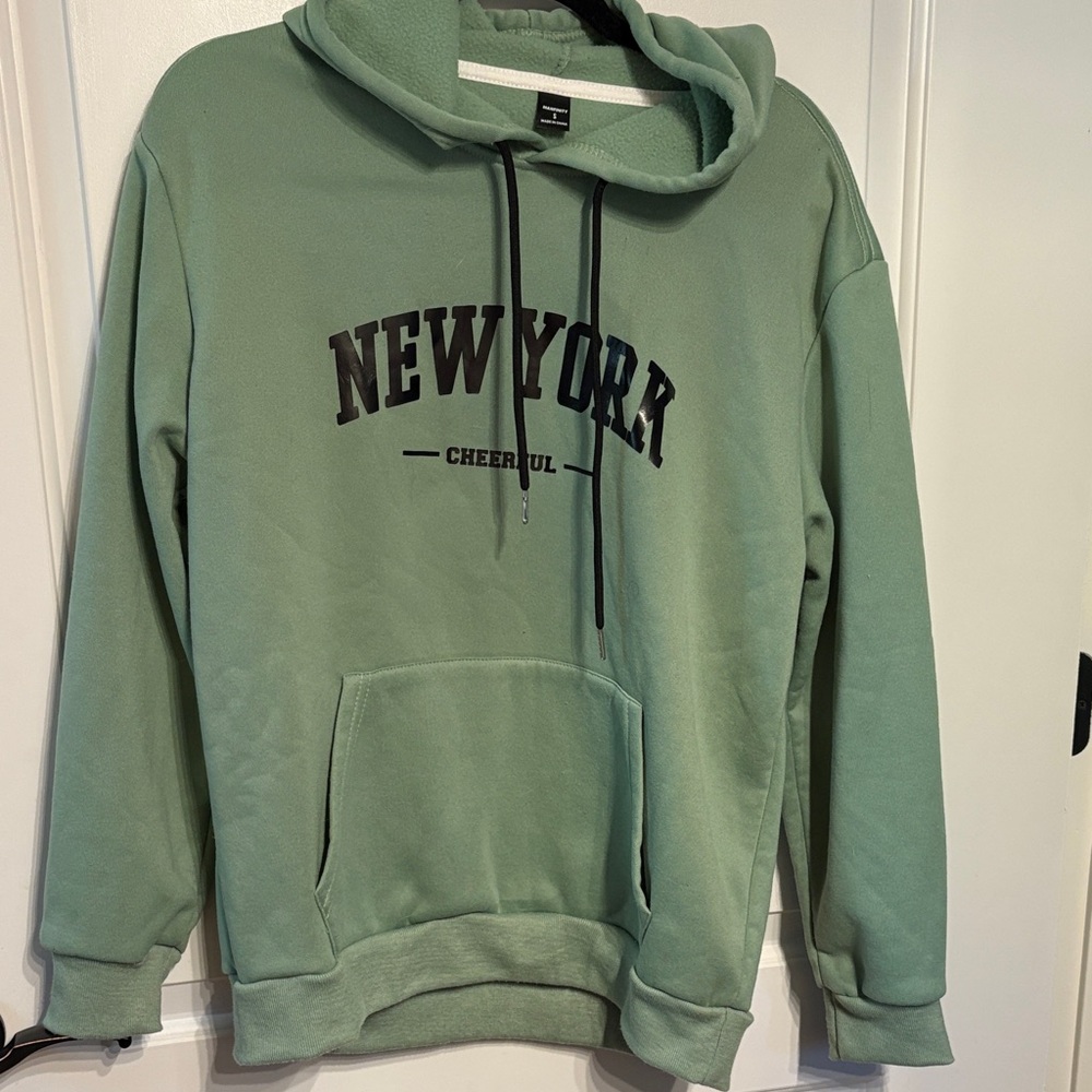 Cheerful Mint Green Hoodie with New York Print
